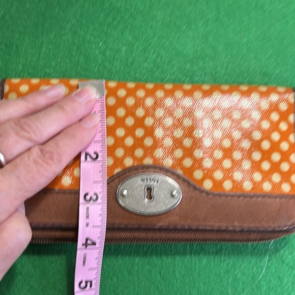 FOSSIL KEY PER POIKA DOT ZIP AROUND WRISTLET WALLET - Picture 11 of 14